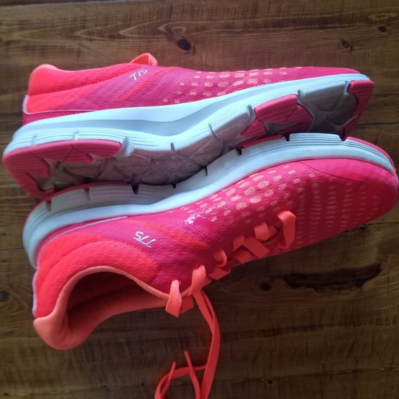 New Balance - Picture 3 of 5